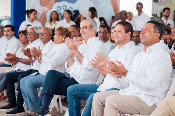 Abinader inicia recorrido por Santo Domingo Este y Boca Chica