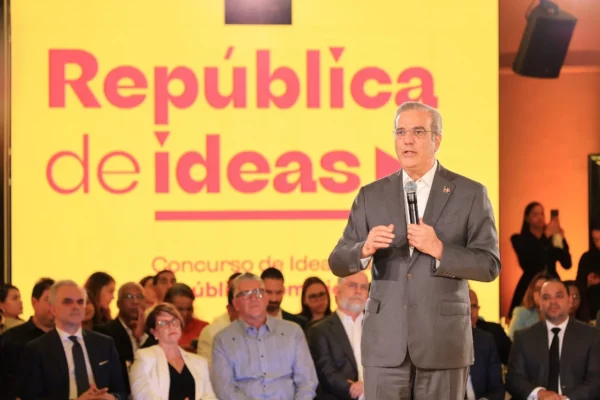 Momentos en que  Presidente ofrecia los detalles.  Alberto Calvo