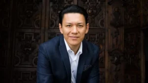 Yokoi Kenji es uno de los conferencistas y trabajadores sociales más seguidos en Colombia.