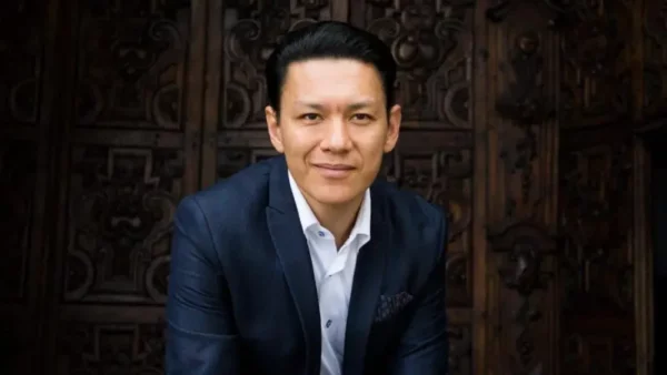 Yokoi Kenji es uno de los conferencistas y trabajadores sociales más seguidos en Colombia.