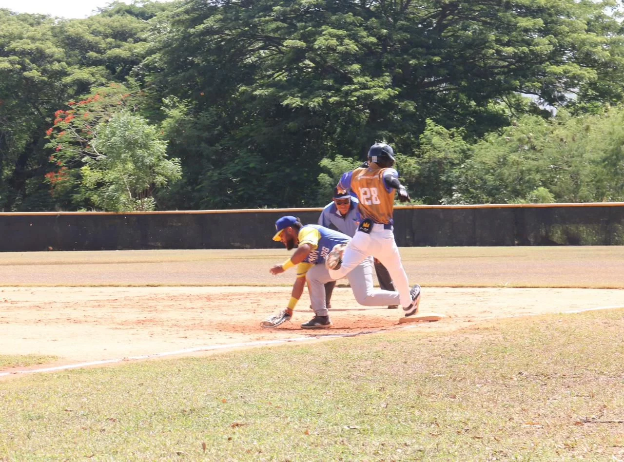 Nuevo reglamento del béisbol impone mayor supervisión sobre academias, contratos y formación de menores