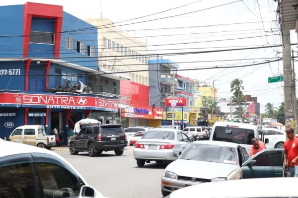 Piezas y accesorios de vehículos aumentan de precio por el comportamiento del dólar. Alexis Monegro.