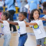 Campamentos de verano: socialización infantil, que requiere vigilancia por riesgo de infecciones