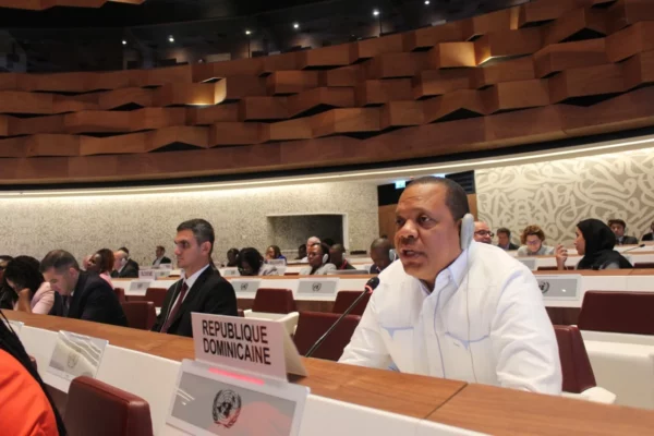 (foto) Eddy Alcántara habla en la 9na. Conferencia sobre Competencia y Protección al Consumidor, en Ginebra, Suiza (1)