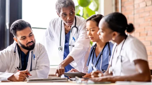 Médicos en una capacitación