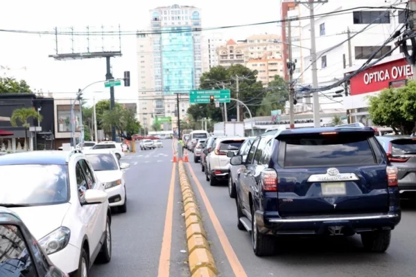 giros a la izquierda-incongruencias en avenida tiradentes-avenida tiradentes-digesett-tapones-rd se mueve