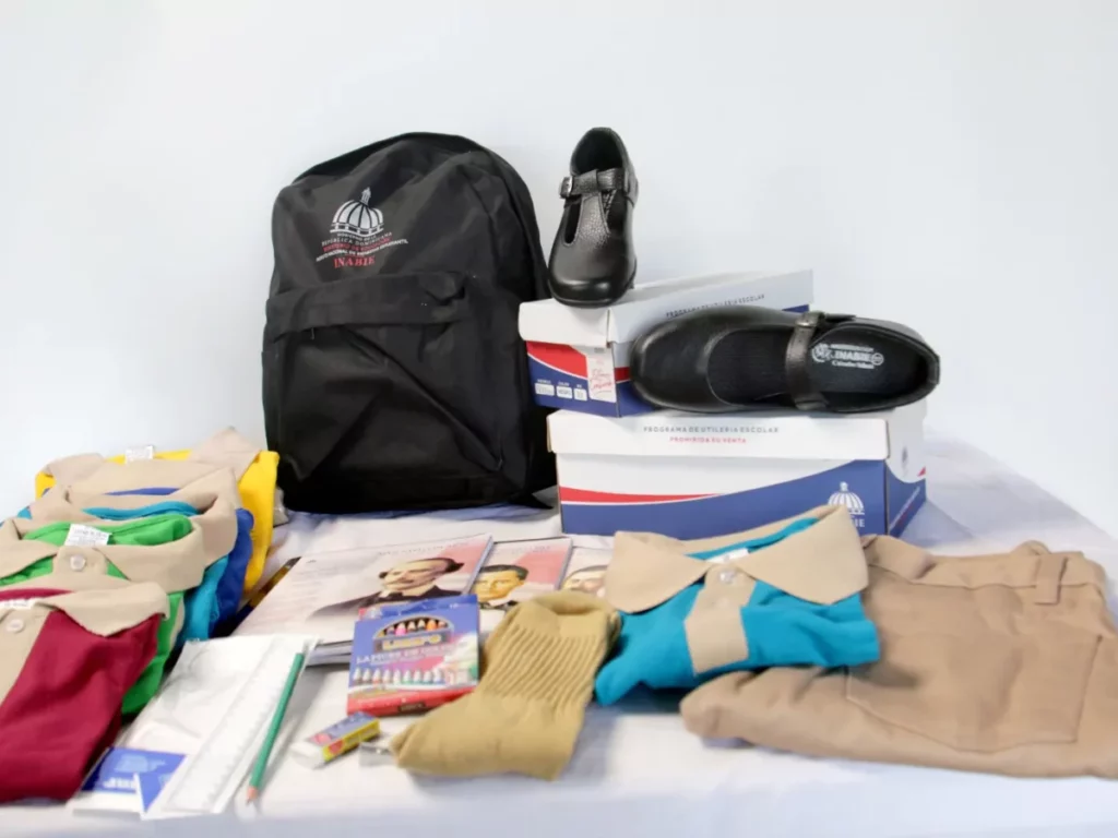 El Inabie ha entregado más de 900 mil kits de indumentarias y utilería previo al inicio de año escolar.
