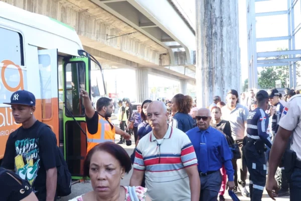 la estación Mamá Tingo-Metro