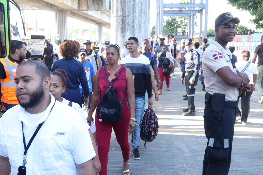 la gente en el metro