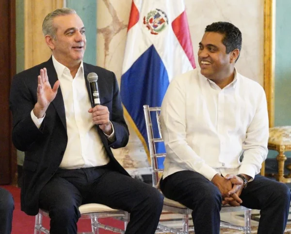 Luis Abinader junto a Klevin Cruz