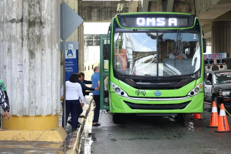 omsa-cierre del metro en villa mella-opret-trenes de seis vagones-usuarios abordan metro