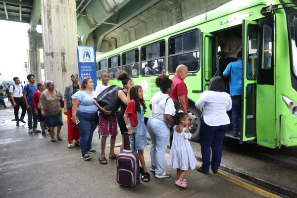 segundo dia sin metro-metro de villa mella-opret.jpg-cierre del metro en villa mella