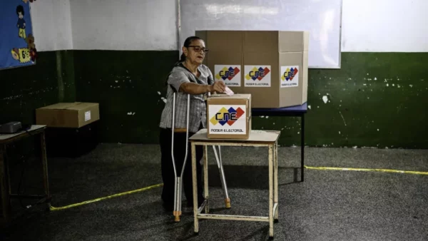El Consejo Electoral extiende por dos horas más los comicios municipales en Venezuela