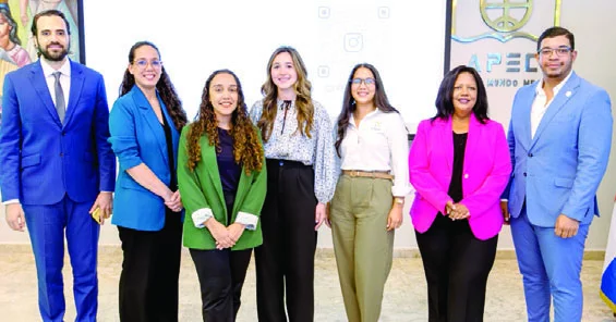 José Antonio Gil, Emely Concepción, Pamela Abreu, Andrea Iglesias, Esther Rodríguez, Eveliny Alcántara y Enmanuel Ferreiras. José Antonio Gil, Emely Concepción, Pamela Abreu, Andrea Iglesias, Esther Rodríguez, Eveliny Alcántara y Enmanuel Ferreiras.