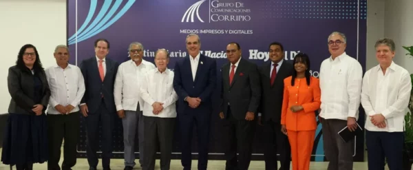Directores, ejecutivos, periodistas y comunicadores del Grupo de Comunicaciones  Corripio formularon preguntas al mandatario.    José de león