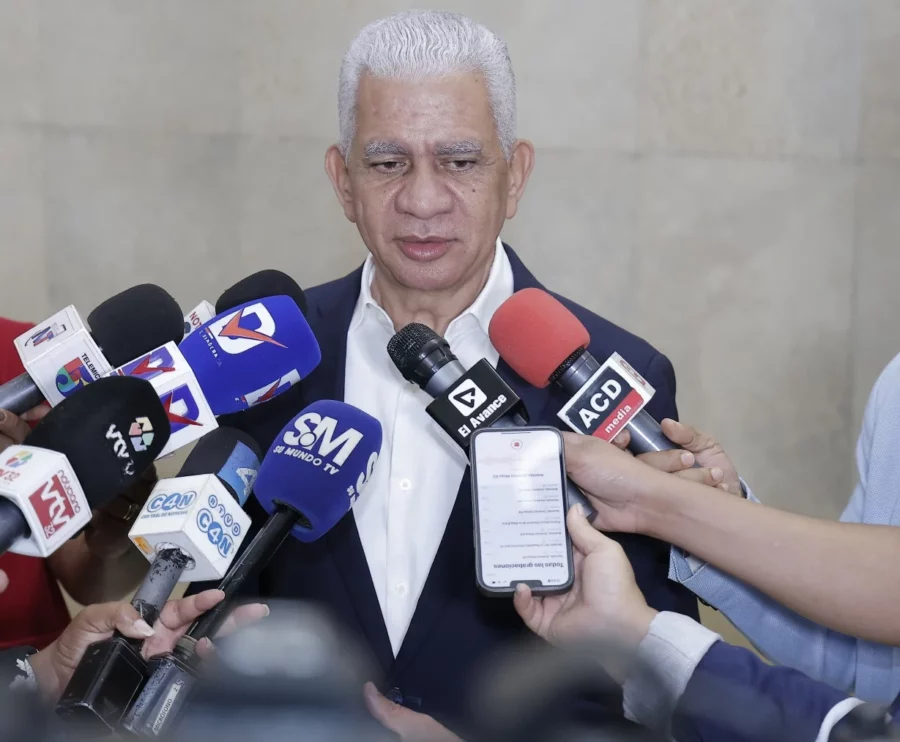 Ricardo de los Santos promete labor legislativa beneficiará a todo el país.  fuente externa