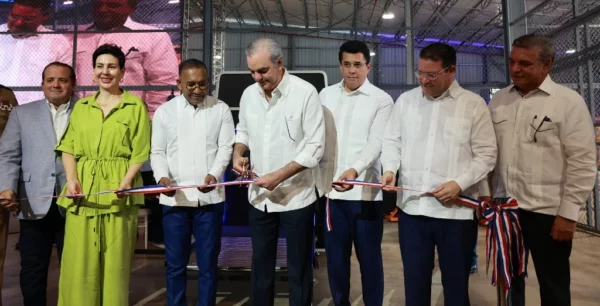 Abinader dejó en servicio  moderna terminal courier para el manejo y almacenaje de paquetería expresa y comercio electrónico.