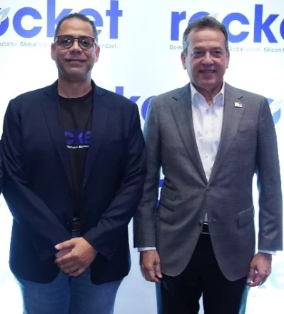 Alci Cruz y Víctor (Ito) Bisonó en el lanzamiento. Alci Cruz y Víctor (Ito) Bisonó en el lanzamiento.