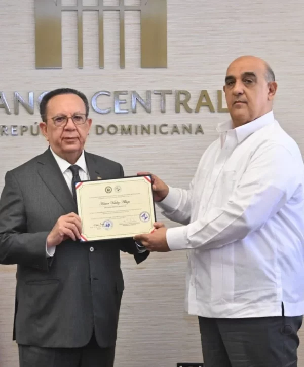 Héctor Valdez Albizu, gobernador del BCRD.