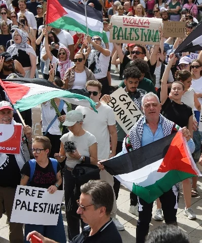 Parte de los 400 mil manifestantes de ayer en Tel Aviv.