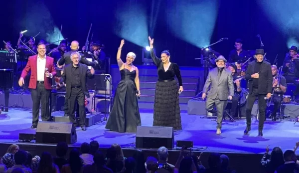 Artistas que participaron en el concierto encabezados por Pasión Vega y Maridalia Hernández.