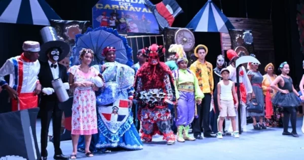 Los artistas en escena presentaron la obra sobre la esencia criolla.