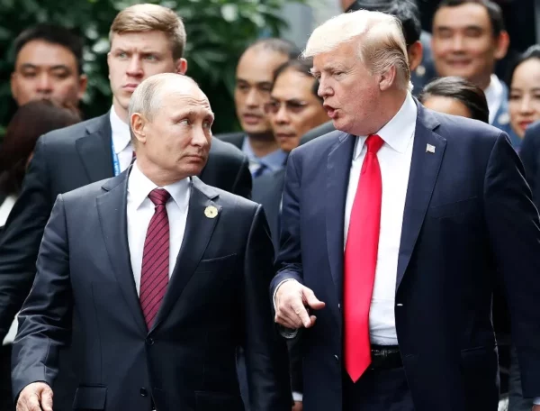 Donald Trump y Vladimir Putin reunidos, en foto de archivo.