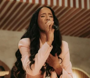 Naomi Almonte   planea colaborar con otros artistas.