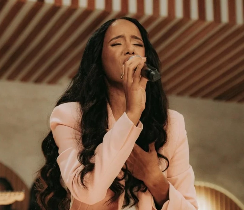 Naomi Almonte   planea colaborar con otros artistas.