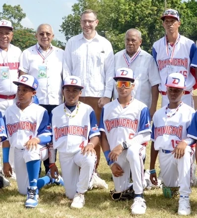 Personalidades, junto al equipo dominicano en el torneo. Personalidades, junto al equipo dominicano en el torneo.