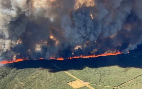 Los bomberos de Canadá no dan abasto contra los incendios.