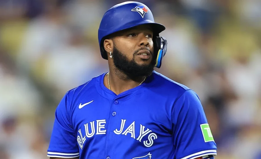 Vladimir Guerrero salió de juego el lunes por aparente lesion en la corva.  Ap