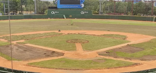 Esta semana iniciaron los trabajos  en el terreno del estadio Quisqueya Juan Marichal para el venidero torneo 2025-26.