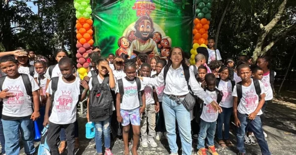 Parte de los niños que disfrutaron del campamento.