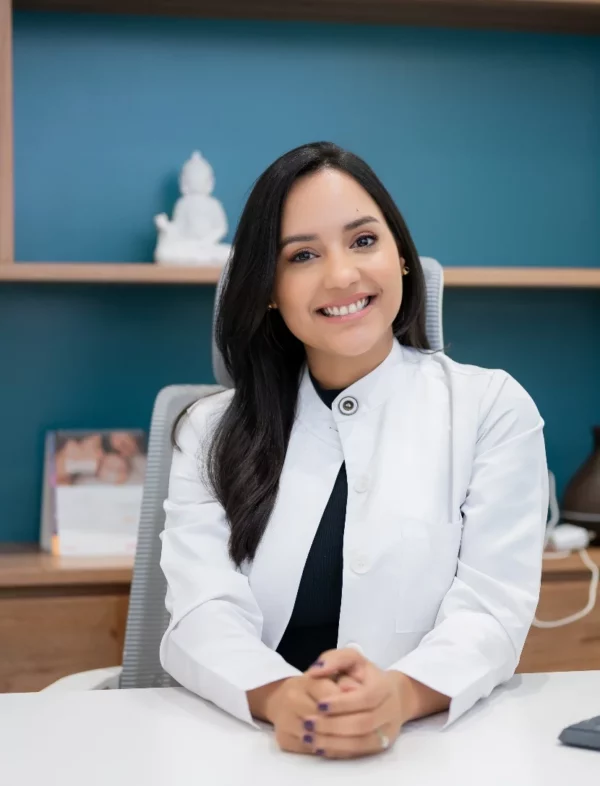 Jéssica López,  dermatóloga y tricóloga.