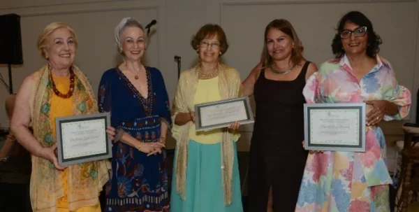 Josefina Ziter viuda Zaglul, Myra Hazim Frappier, Betania Ríchiez, Quisqueya Ríchiez y Minerva del Risco.