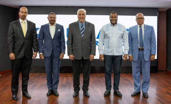 Sócrates Aguasvivas, Andrés Vanderhorst, Erik Pérez Vega, Andrés Lugo y Alejandro Moscoso Segarra.