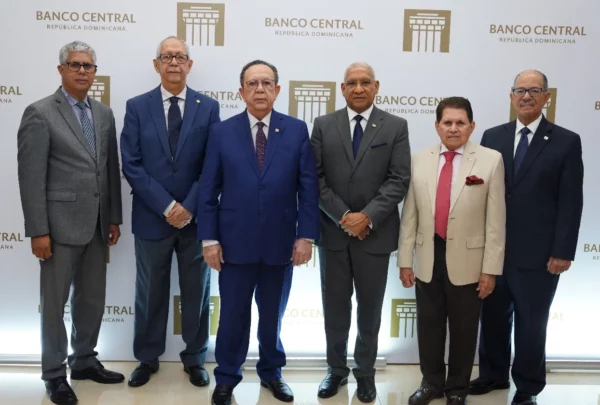 José M. Taveras Lay, Arturo Matínez Moya, Héctor Valdez Albizu, Ervin Novas Bello, Julio Llibre, José Alcántara Almánzar.