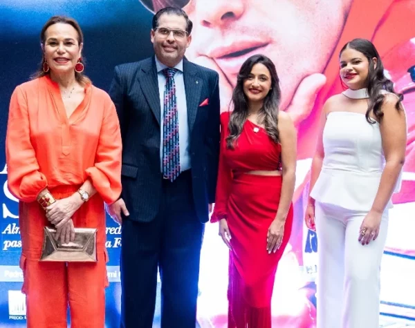 Rosanna Rivera, Rómulo Lluberes, Penélope Díaz y María Amelia Cerón.