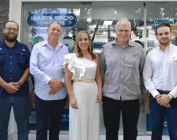 Arturo Menicucci, Luis Menicucci, Maricarmen Frontera, Dino Menicucci y Luis Antonio Menicucci.