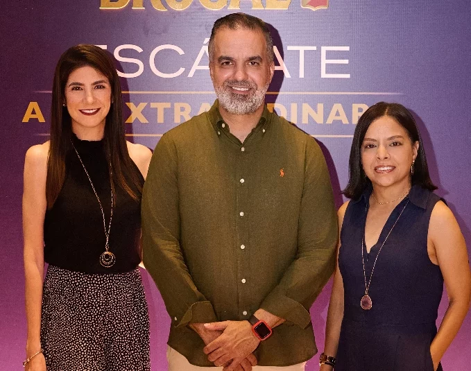 Sasha Aquino, Carlos Graveley y Claritza Méndez.