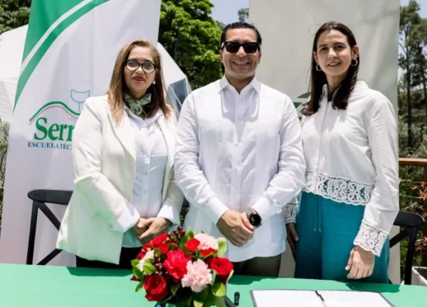 Vanessa Álvarez, Johan González y Yocelin García.