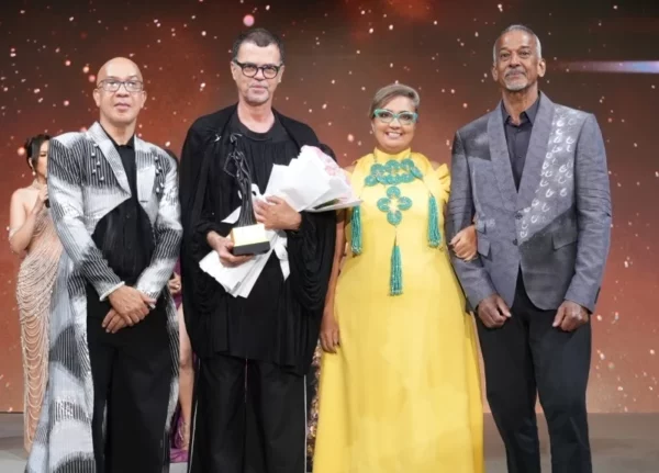 El gran galardón fue entregado a Sócrates McKinney.