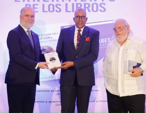 Alejandro Fernández W,  Félix Santana García y José Lois Malkún.