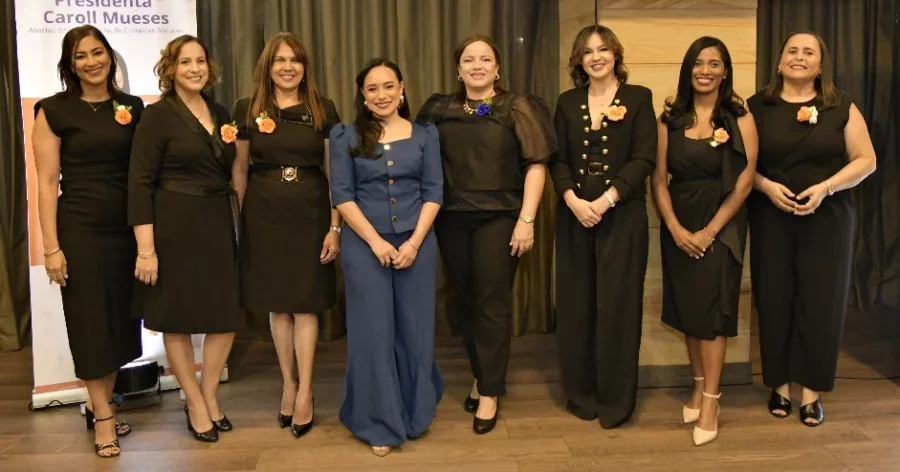 Yohanny Polanco, Yohanna Hilario, Yamira Taveras, Caroll Mueses, Sinthia Sánchez, Elizabeth Fondeur, Dilennys Evangelista y Yosarah Fernández.