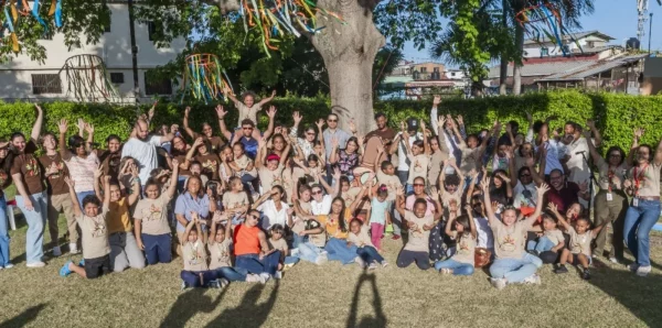 Parte de los niños que participaron en el campamento cultural y de aventura.