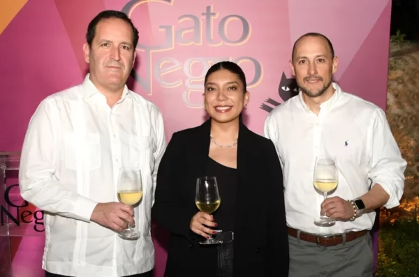 José Antonio Álvarez (hijo), Constanza Cornejo y Francisco Cerda.