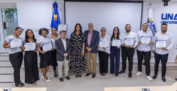 Representantes de la universidad en el encuentro.