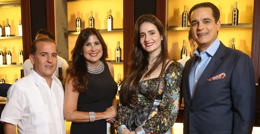 Jaime Martínez, Carmen del Río, Valeria Franco y Omar Elías. Jaime Martínez, Carmen del Río, Valeria Franco y Omar Elías.