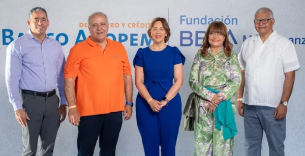 Juan Francisco Terrero, Ricardo Canalda, Mercedes Canalda de Beras-Goico, Eva Carvajal de Toribio y Fernando Pérez.